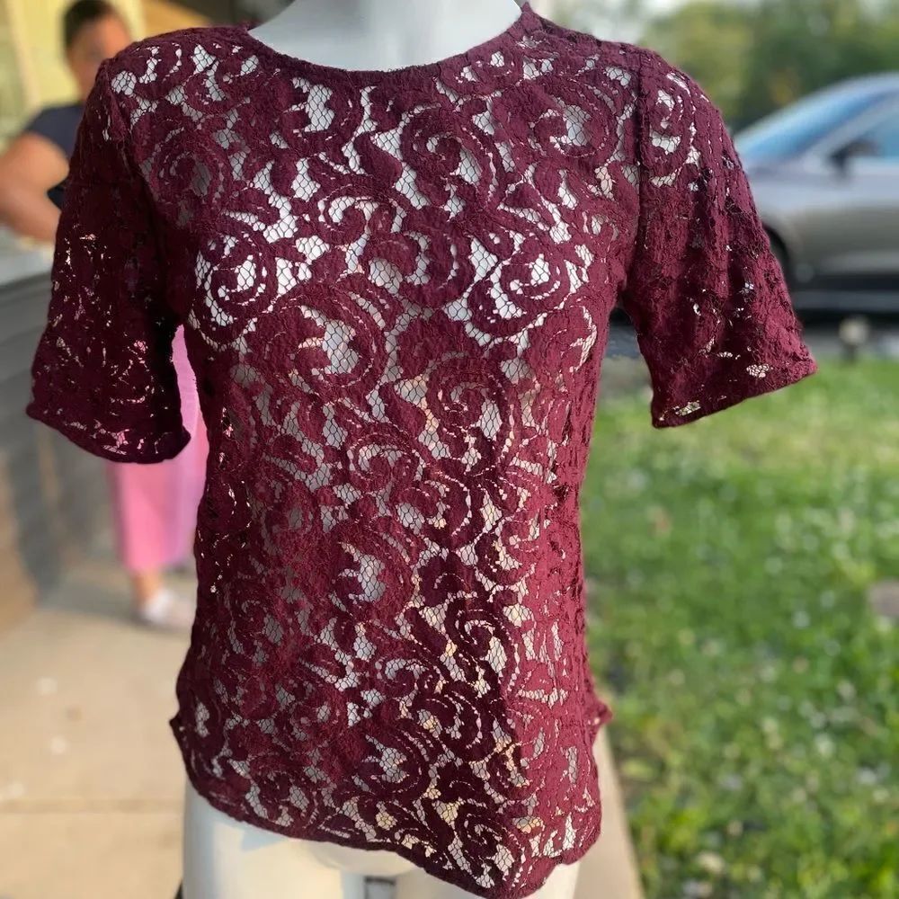 Woman’s laced top